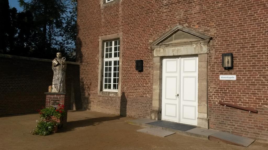 Kloster Langwaden กรีเวนบรอค ภายนอก รูปภาพ