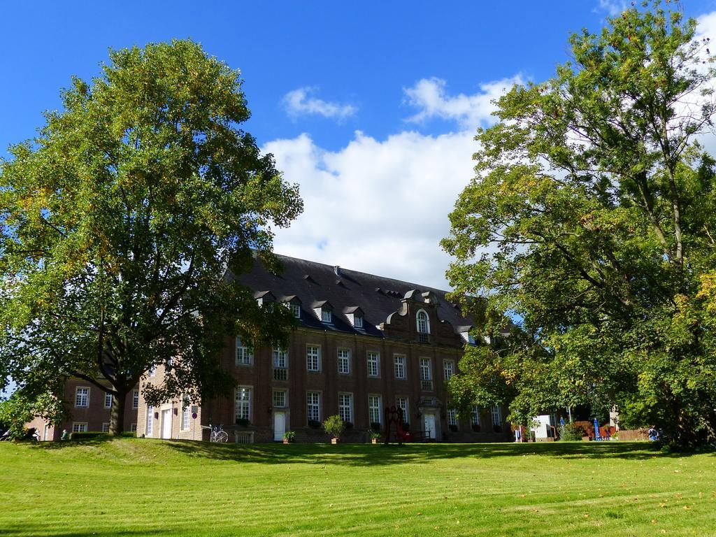 Kloster Langwaden กรีเวนบรอค ภายนอก รูปภาพ